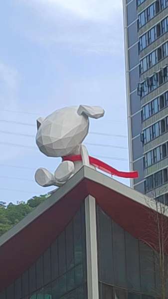 京东狗标志雕塑